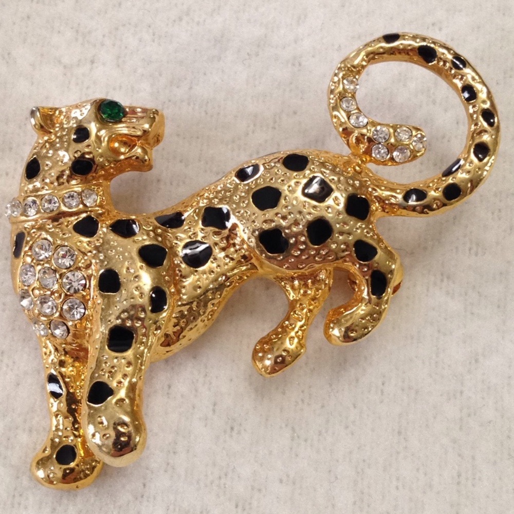 Vintage Leopard Brooch Crystals Jewels Goldtone Emerald Green eye Fashion Pin